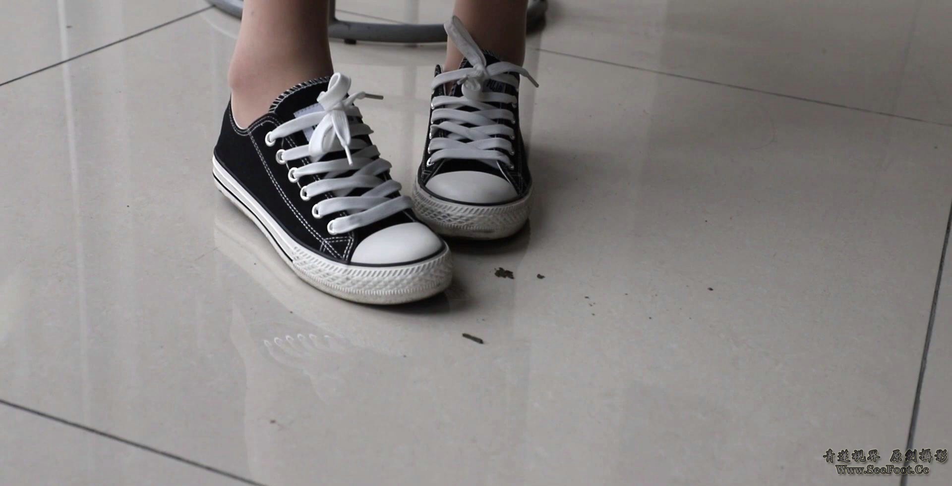 ����Ь����ɫ˿�ൽ�׻᲻�ᵼ�½ų��أ� [00_00_13][20230304-231355].jpg