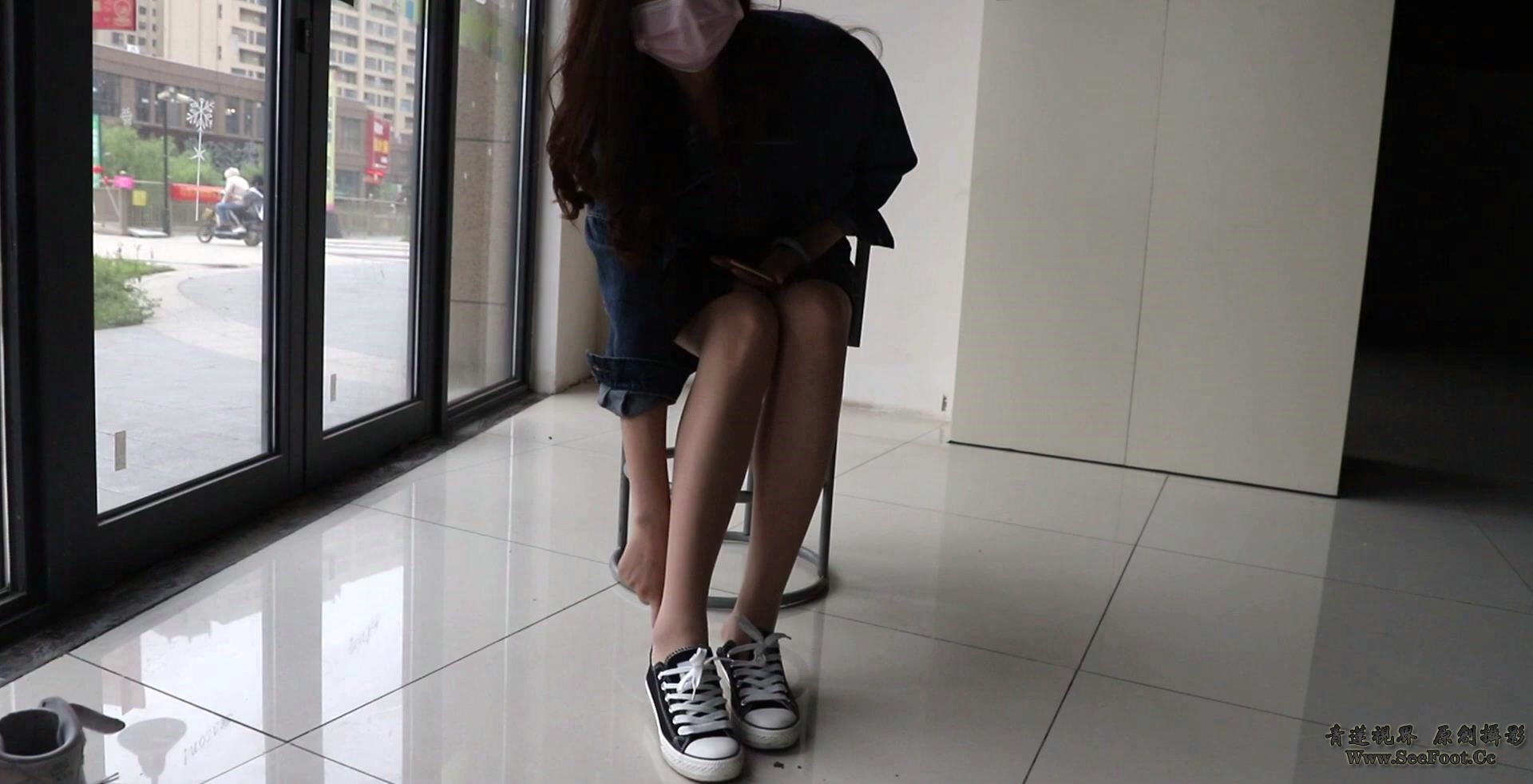 ����Ь����ɫ˿�ൽ�׻᲻�ᵼ�½ų��أ� [00_00_25][20230304-231404].jpg