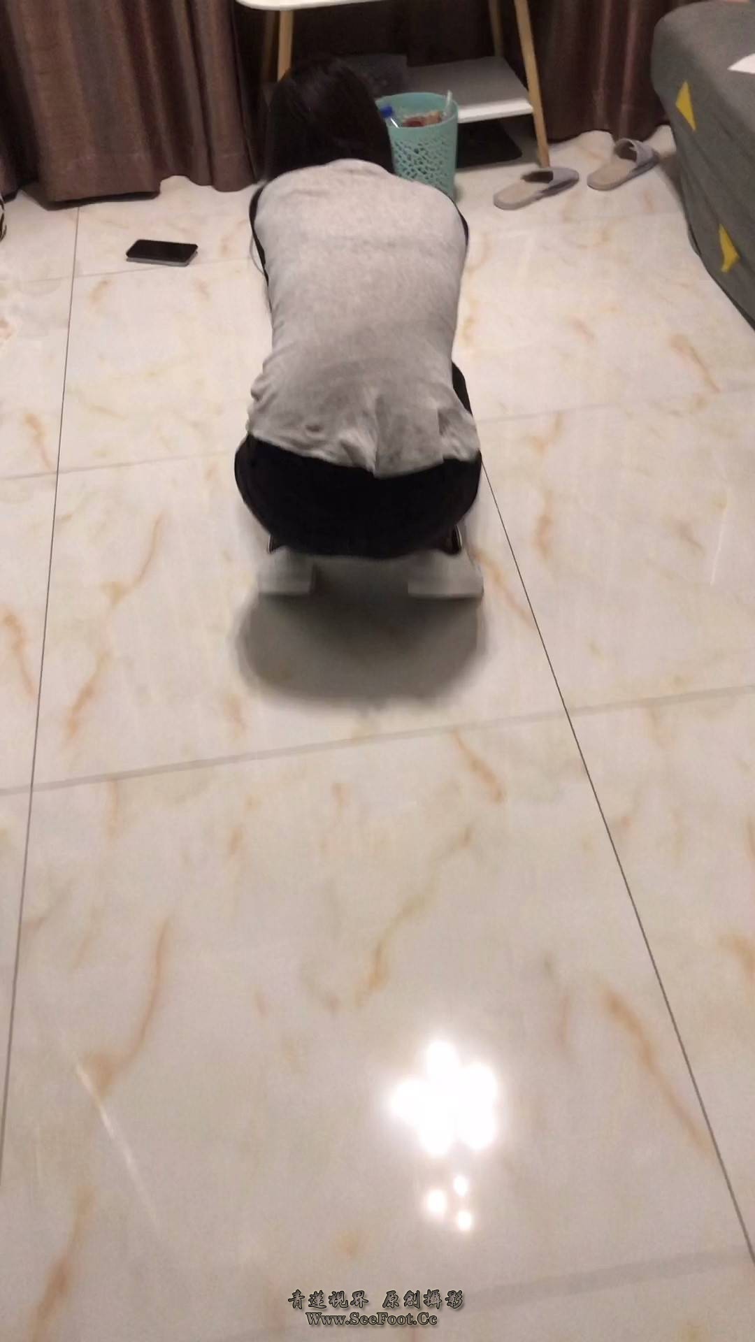 ���ذ���Ʒ���ջ�Ů�ع����Ѻ�˿�泬�������� - frame at 7m1s.jpg