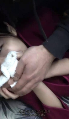 �������Ӿ�������ڼ���Ů��������˿��