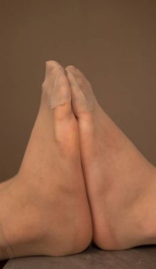 ���Ϲ����ա�˫����˿�����ջ�ͽŶԽűȽţ�����ԭͼ��