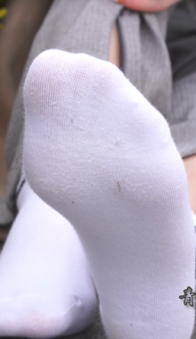 ��ǳ��ɫ���µ�Ů���ڻ����ѵ�Ь��չʾ���㡾webm/471mb��