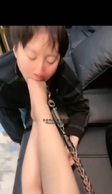 ����һ����Ů��ĸ߸�˿��