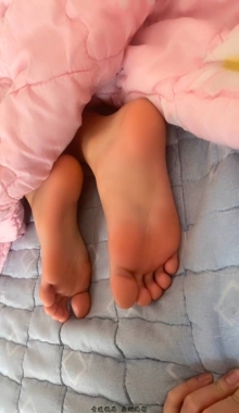 ������С�á����Ů������ ��Զ�˫��˯���۽�Ѿ