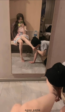 ��С�δ��ˡ�����������������Ů�İ��۽�Ѿ