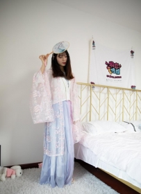 ��³³������һ��Ĺ�װ��˿����������[MP4/3.82G]