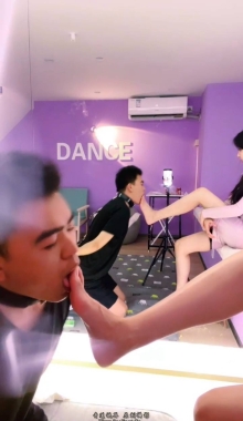 ������������УŮ��ǰ������Ū