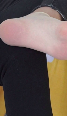 �������Ƶ���Ըе���ɫ��˿�࣬��ϥѥ