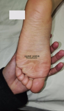 ��������ʵ��Ʒ��ҹ��͵��͵��һͬ������˯Ůͬѧ�۽ţ�