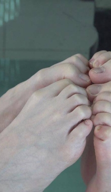 ���Ϲ����ա�С�������ýŶԽűȽţ������ţ���ֻ�������ԸУ�