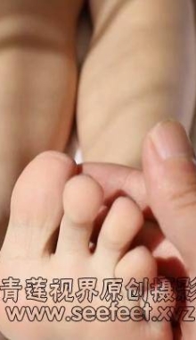 �������Ƶ��������ý����Ů���۽���д�ڳ�Ͳ���˶�Ь