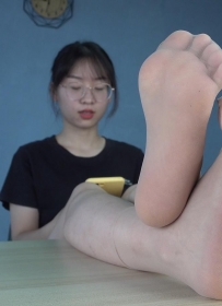 ���Ϲ����ա���չʾ�Լ��Ըе���˿���ţ�һ������һ��Ť�����ţ�[MP4/784M]