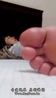 ����ʵ��¼����λŮͬѧ�ȶ���˯�� ��Ѿ��͵͵Ʒ����