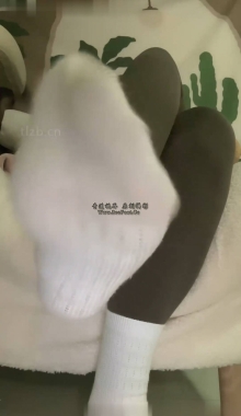 ��Сè����Ů������һ�ӽ�