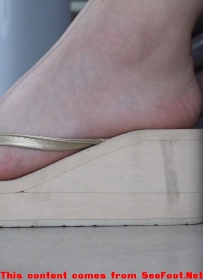 ���Ϲ����ա���Ʒ��ŮС������������Ь��Ь�����Ѿ���ӽǳ������ǿ��[MP4/944M]