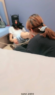 ����Ұ�����������µ�Ů��