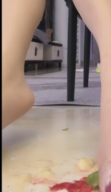 Ů�������˿����ˮ������������ιʳ