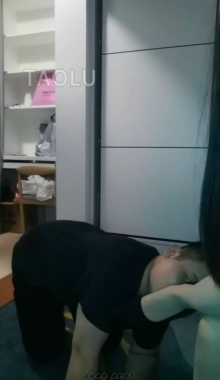 �����١���УŮ���ײ�