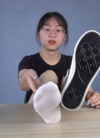 ���Ϲ����ա����ѵ����ϵ�Ь��չʾ�����Ըе����ţ��ŵ�Ħ����[MP4/844M]