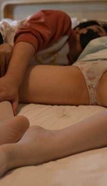 ��С��ͬѧ��cos��ѩ�˰���β�浽�ҷŵ���Ū��˿����