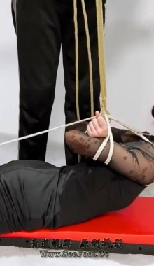 �������Ƶ����˿�߸�Ь��Ů������