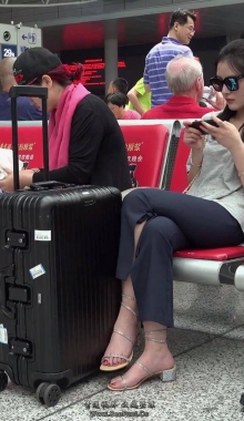 ����ѡ����������£���Ů����Ь���ԸУ���Ҳ����