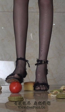 ���Ϲ����ա�ѩ��Ů���Ըк�˿���Ÿ߸�Ь��̤ʳ��̼������ԣ�