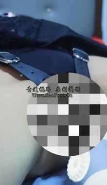 ��Ů�����ڴ��ϣ����潉����Ħ�����_�ģ�Ц���������飬���C�^�a