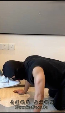 ����Ů���᡿ѧ�����˶�Ь������ϴ