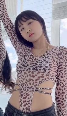 ����ģ���Ըеĺ���С��Ů���ƽ���ȹ