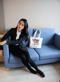 �����ѷ������Ը�����С���Ӻ�˿��[MP4/5.18G]